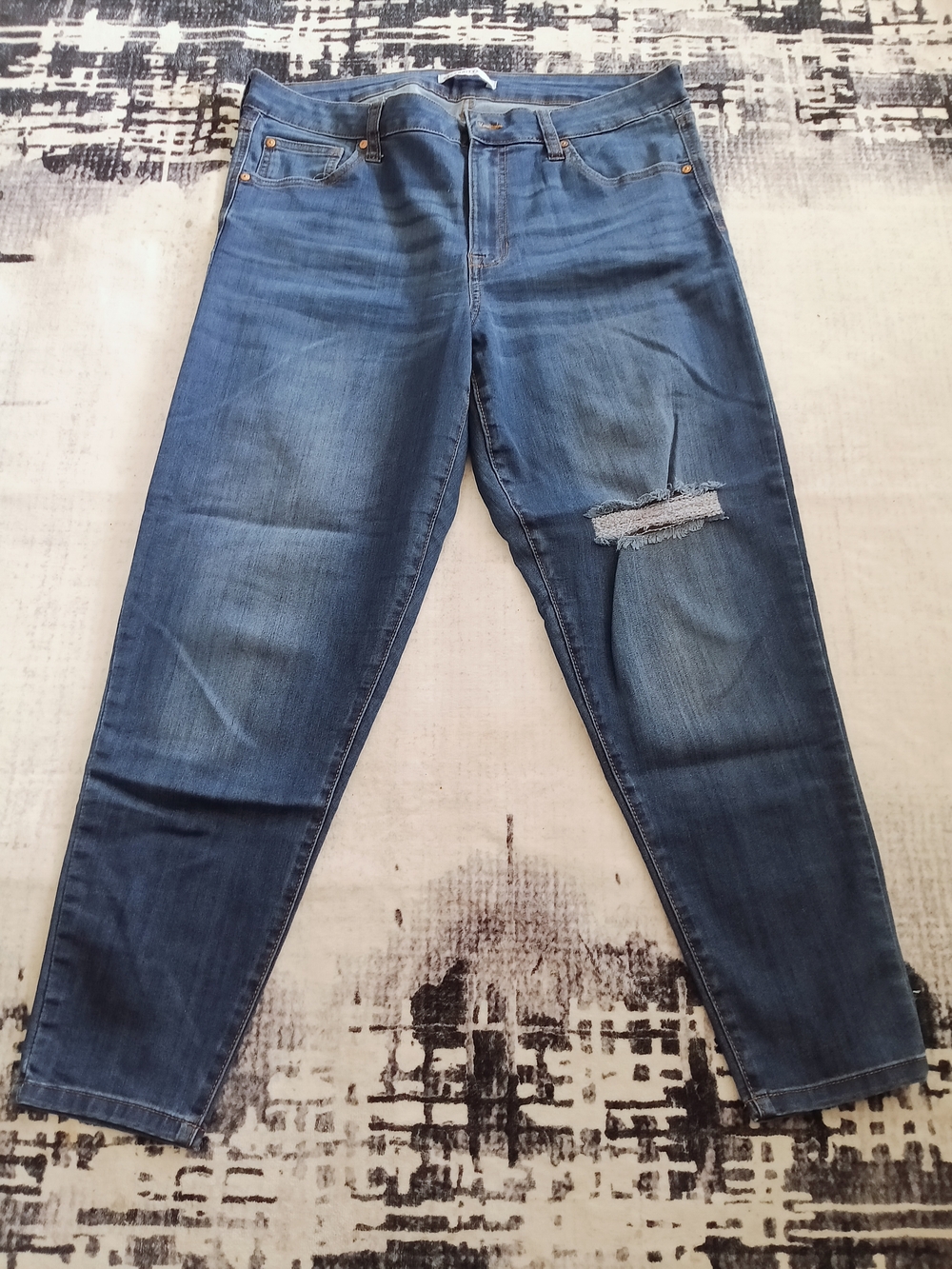 Celebrity Pink Women's Medium Blue‎ Distressed Boyfriend Jeans
